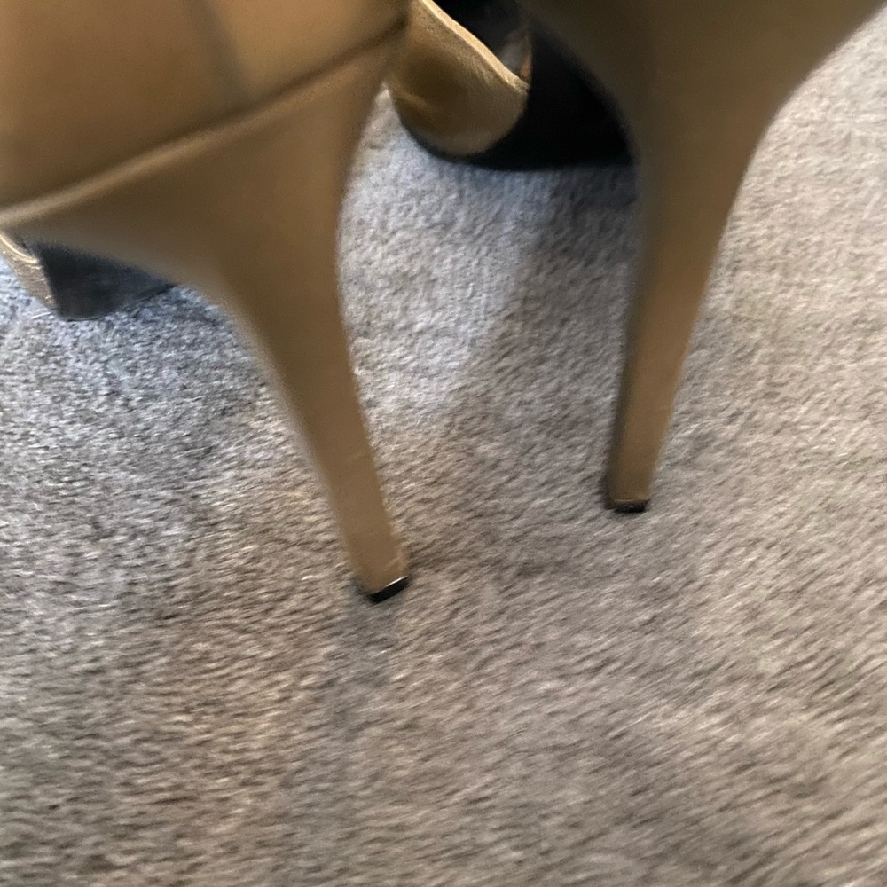 Saint Laurent Gold Strap Pumps - Picture 4 of 6